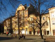 Plac ZWM na starych zdjęciach: Od katastrofy budowlanej do nowego oblicza bielskiego Rynku