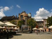 Plac ZWM na starych zdjęciach: Od katastrofy budowlanej do nowego oblicza bielskiego Rynku