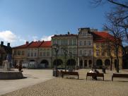 Plac ZWM na starych zdjęciach: Od katastrofy budowlanej do nowego oblicza bielskiego Rynku