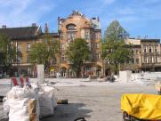 Plac ZWM na starych zdjęciach: Od katastrofy budowlanej do nowego oblicza bielskiego Rynku