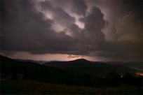 Burza w Beskidach: Majestat Nieba, Potęga Natury i Bezpieczeństwo w Górach