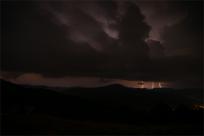 Burza w Beskidach: Majestat Nieba, Potęga Natury i Bezpieczeństwo w Górach