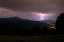 Burza w Beskidach: Majestat Nieba, Potęga Natury i Bezpieczeństwo w Górach