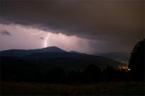 Burza w Beskidach: Majestat Nieba, Potęga Natury i Bezpieczeństwo w Górach