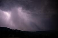 Burza w Beskidach: Majestat Nieba, Potęga Natury i Bezpieczeństwo w Górach