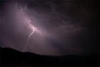 Burza w Beskidach: Majestat Nieba, Potęga Natury i Bezpieczeństwo w Górach