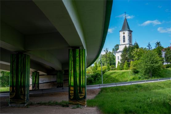 Las pod estakadą, król na ścianie i przystanek z duszą – muralowy przewodnik po Bielsku Las pod estakadą, król na ścianie i przystanek z duszą – muralowy przewodnik po Bielsku