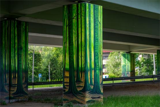 Las pod estakadą, król na ścianie i przystanek z duszą – muralowy przewodnik po Bielsku Las pod estakadą, król na ścianie i przystanek z duszą – muralowy przewodnik po Bielsku