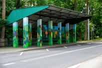 Las pod estakadą, król na ścianie i przystanek z duszą – muralowy przewodnik po Bielsku Las pod estakadą, król na ścianie i przystanek z duszą – muralowy przewodnik po Bielsku