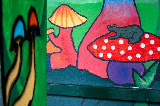 Las pod estakadą, król na ścianie i przystanek z duszą – muralowy przewodnik po Bielsku Las pod estakadą, król na ścianie i przystanek z duszą – muralowy przewodnik po Bielsku