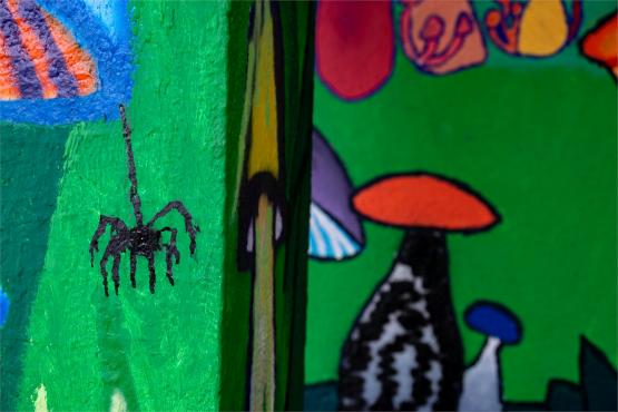 Las pod estakadą, król na ścianie i przystanek z duszą – muralowy przewodnik po Bielsku Las pod estakadą, król na ścianie i przystanek z duszą – muralowy przewodnik po Bielsku