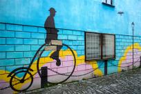Las pod estakadą, król na ścianie i przystanek z duszą – muralowy przewodnik po Bielsku Las pod estakadą, król na ścianie i przystanek z duszą – muralowy przewodnik po Bielsku