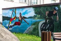 Las pod estakadą, król na ścianie i przystanek z duszą – muralowy przewodnik po Bielsku Las pod estakadą, król na ścianie i przystanek z duszą – muralowy przewodnik po Bielsku