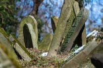 Cmentarze Żydowskie: Kamienne Świadectwa Historii i Pamięci