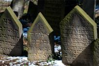 Cmentarze Żydowskie: Kamienne Świadectwa Historii i Pamięci