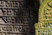 Cmentarze Żydowskie: Kamienne Świadectwa Historii i Pamięci