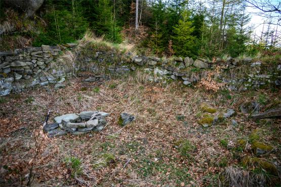 Beskid Śląski: Tajemnicze Ruiny Schroniska „Magura – Kąpielisko”