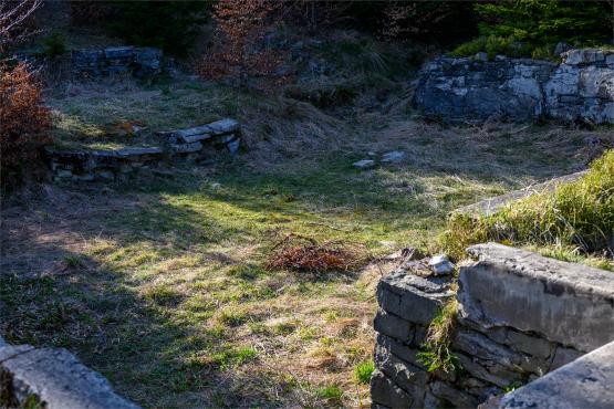 Beskid Śląski: Tajemnicze Ruiny Schroniska „Magura – Kąpielisko”