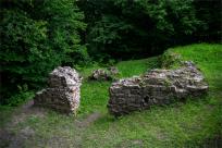 Zamek Wołek: Opowieść o Zapomnianej Twierdzy i Ciemnej Stronie Beskidu Małego