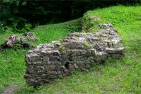 Zamek Wołek: Opowieść o Zapomnianej Twierdzy i Ciemnej Stronie Beskidu Małego