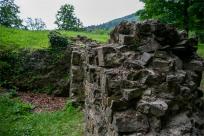 Zamek Wołek: Opowieść o Zapomnianej Twierdzy i Ciemnej Stronie Beskidu Małego