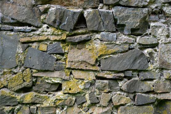 Zamek Wołek: Opowieść o Zapomnianej Twierdzy i Ciemnej Stronie Beskidu Małego