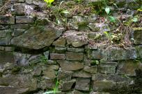 Zamek Wołek: Opowieść o Zapomnianej Twierdzy i Ciemnej Stronie Beskidu Małego