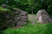 Zamek Wołek: Opowieść o Zapomnianej Twierdzy i Ciemnej Stronie Beskidu Małego