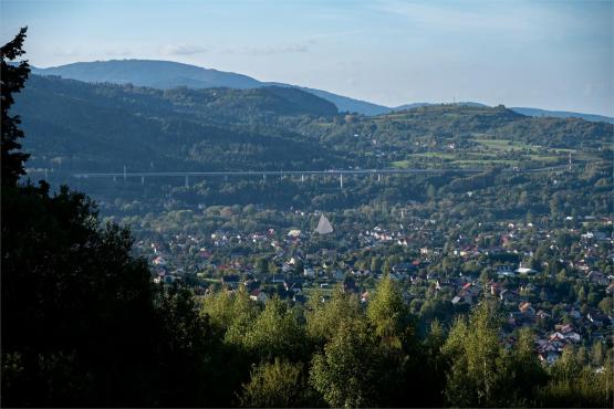 Strażnicy Beskidzkiej Puszczy: Kapliczki, demony i ryki jeleni