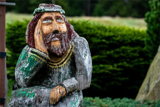 Strażnicy Beskidzkiej Puszczy: Kapliczki, demony i ryki jeleni