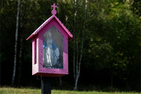 Strażnicy Beskidzkiej Puszczy: Kapliczki, demony i ryki jeleni