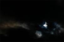 Zaćmienie Słońca: Kosmiczny taniec trzech ciał