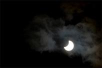 Zaćmienie Słońca: Kosmiczny taniec trzech ciał