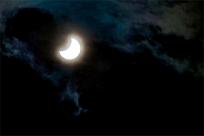 Zaćmienie Słońca: Kosmiczny taniec trzech ciał