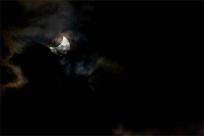 Zaćmienie Słońca: Kosmiczny taniec trzech ciał