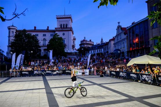 Happy Bike Beskidy 2024: Triki, skoki i muzyka