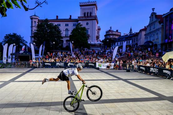 Happy Bike Beskidy 2024: Triki, skoki i muzyka