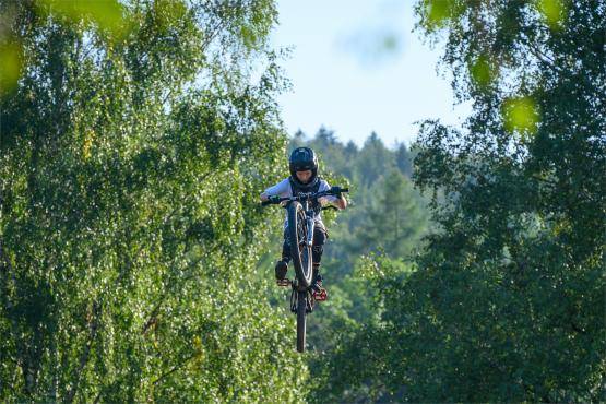 Happy Bike Beskidy 2024: Triki, skoki i muzyka