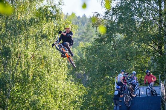 Happy Bike Beskidy 2024: Triki, skoki i muzyka