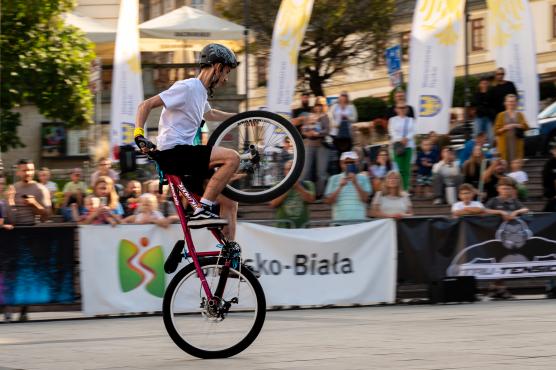 Piąte urodziny Happy Bike Beskidy – pierwszy dzień pełen ognia i rowerowej akrobatyki