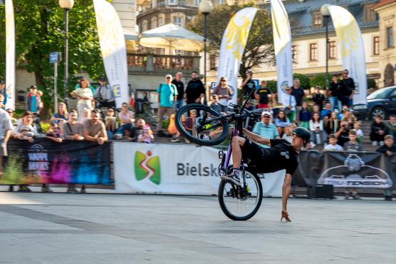 Piąte urodziny Happy Bike Beskidy – pierwszy dzień pełen ognia i rowerowej akrobatyki