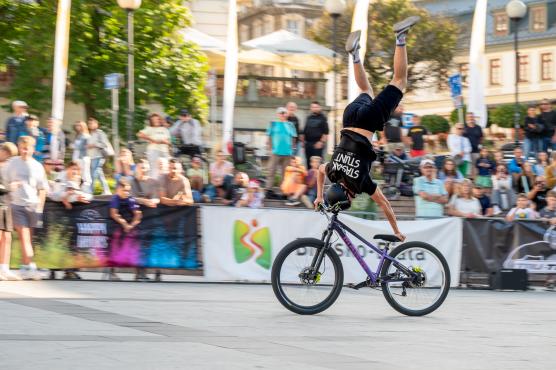 Piąte urodziny Happy Bike Beskidy – pierwszy dzień pełen ognia i rowerowej akrobatyki