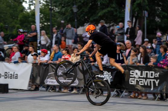 Piąte urodziny Happy Bike Beskidy – pierwszy dzień pełen ognia i rowerowej akrobatyki