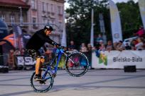 Piąte urodziny Happy Bike Beskidy – pierwszy dzień pełen ognia i rowerowej akrobatyki