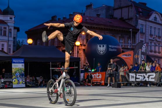 Piąte urodziny Happy Bike Beskidy – pierwszy dzień pełen ognia i rowerowej akrobatyki