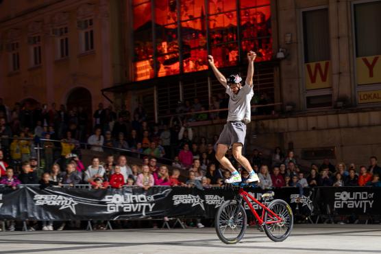 Piąte urodziny Happy Bike Beskidy – pierwszy dzień pełen ognia i rowerowej akrobatyki