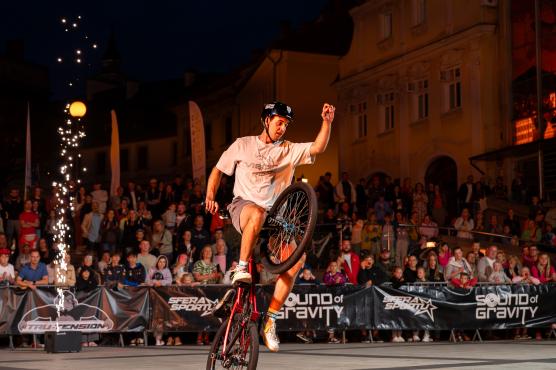 Piąte urodziny Happy Bike Beskidy – pierwszy dzień pełen ognia i rowerowej akrobatyki
