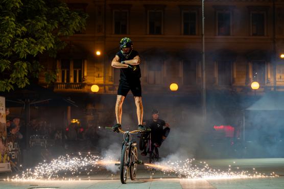 Piąte urodziny Happy Bike Beskidy – pierwszy dzień pełen ognia i rowerowej akrobatyki