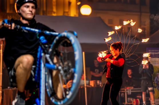 Piąte urodziny Happy Bike Beskidy – pierwszy dzień pełen ognia i rowerowej akrobatyki