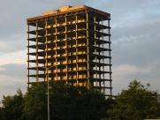 Bielski Szkieletor: Historia niezrealizowanych marzeń i symbol epoki